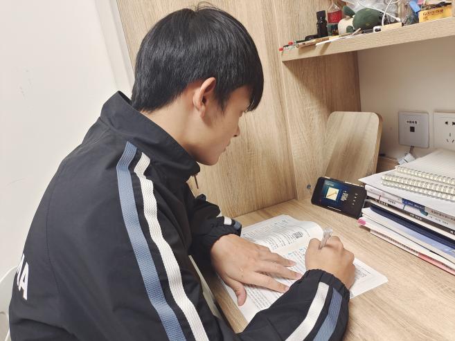 FX@@S@RN7R}7U3AS(XG1S9F