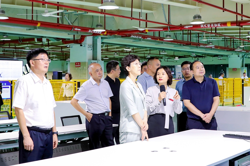 市政协副主席、党组副书记李静率队来校调研