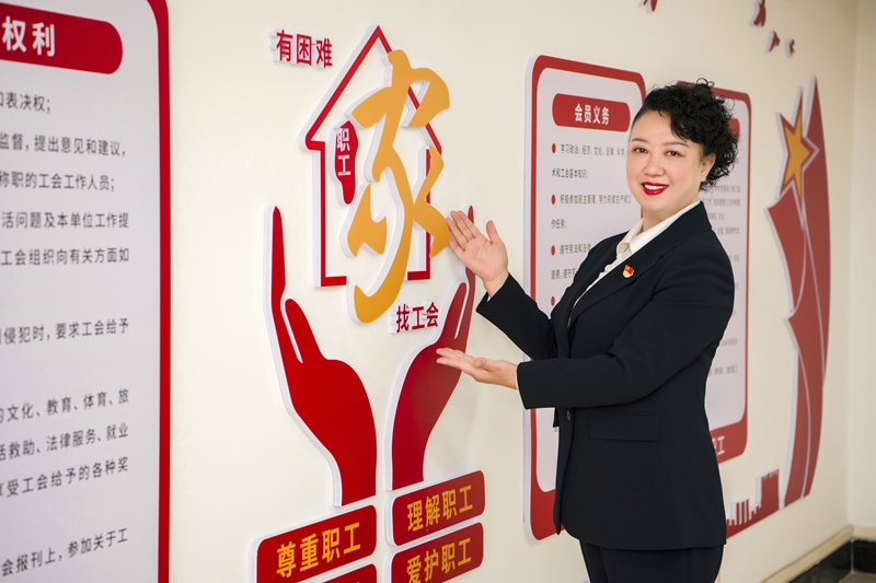 陈莉_副本.jpg 陈莉_副本.jpg