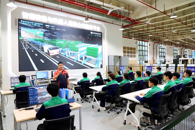 3智能装备在线大数据监测与运维平台(ROBOT 120).jpg 3智能装备在线大数据监测与运维平台(ROBOT 120).jpg