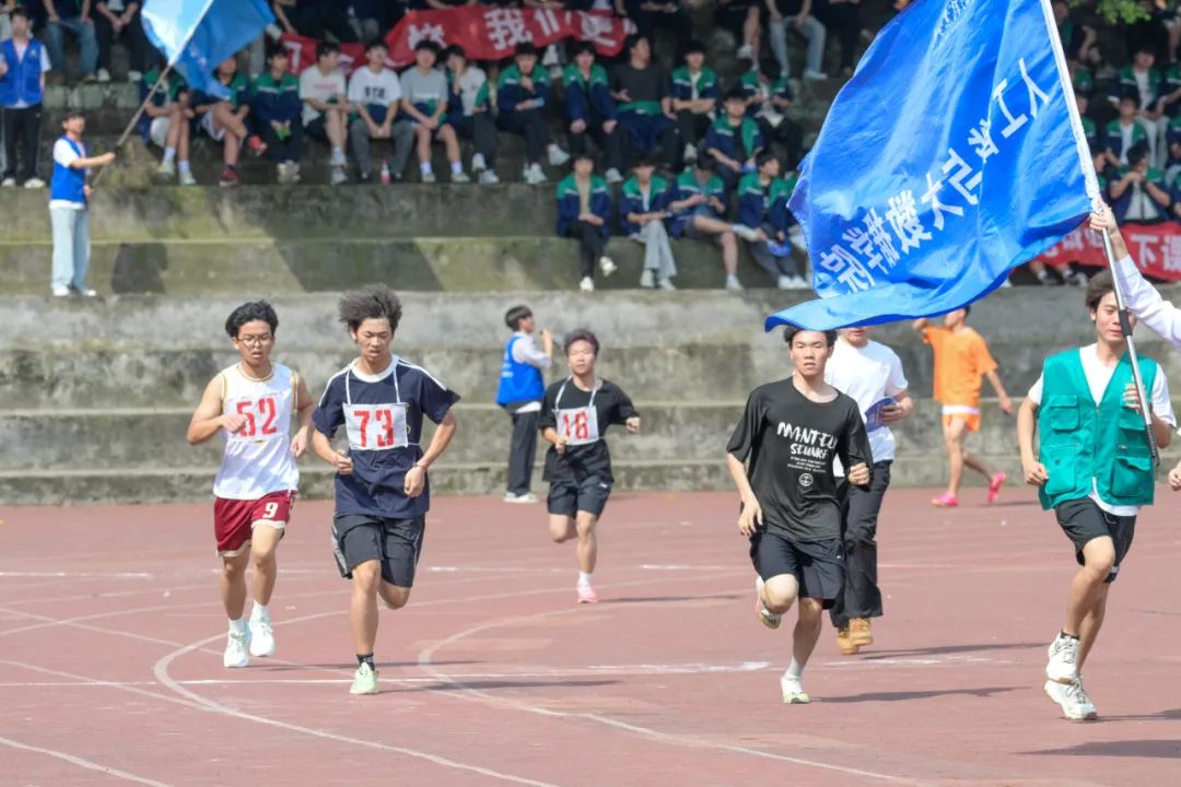 19a63f042db04f476237846bb3fb8467.jpg