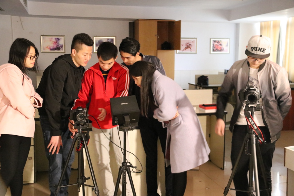 H:\艺术系行政工作\招生\艺术系宣传招生照片\11111111\华龙网合作拍摄现场\IMG_0053.JPG